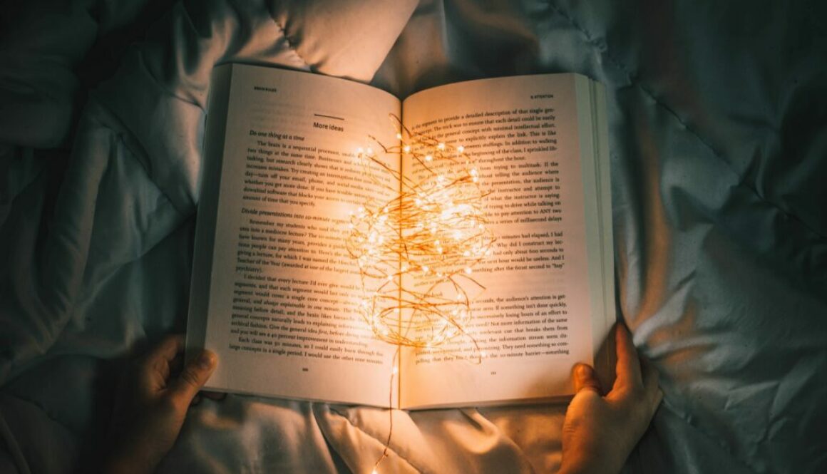 läsa bok mysigt ljus